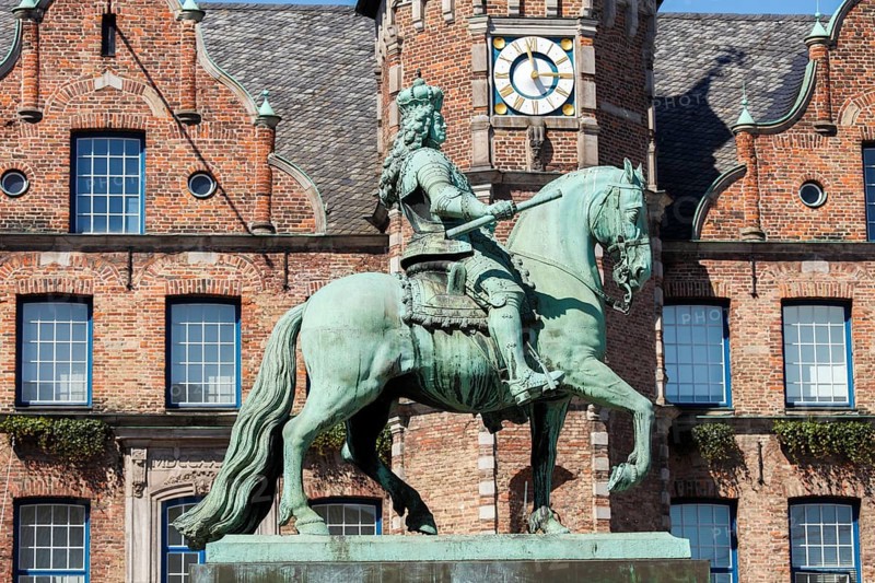 Jan Wellem equestrian statue in front of the town hall