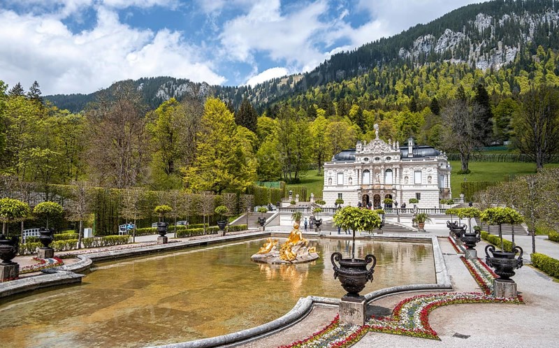Royal Villa Linderhof Palace with fountain
