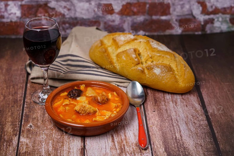 Clay casserole with Madrid-style stewed tripe