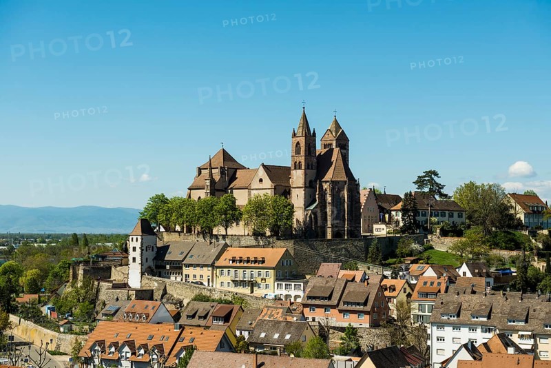 View from the Eckhartsberg on the old town with the Romanesque St. Stephen's Minster and the Rhine