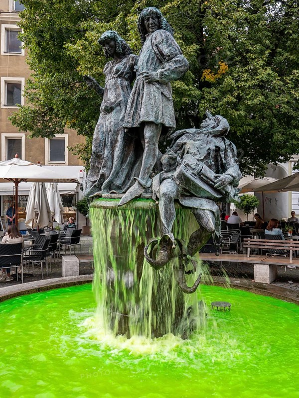 The wedding fountain with green water on the Amberg market square