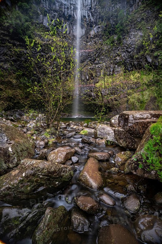 Lagoa do Vento with Upper Risco Waterfall