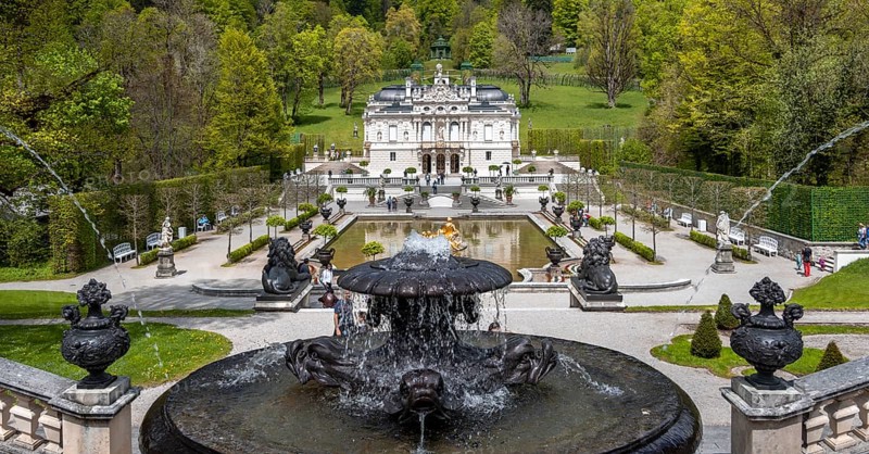 Royal Villa Linderhof Palace with fountain