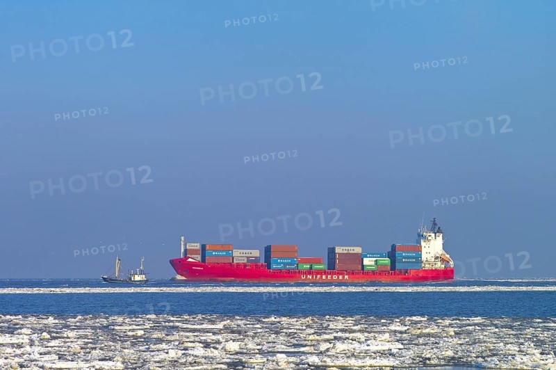 Drift ice on the Lower Elbe near Cuxhaven Doese
