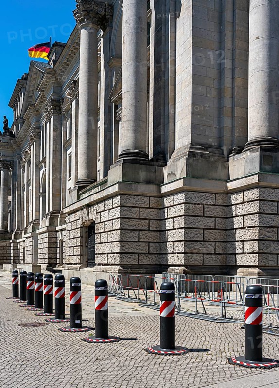 Security bollards on the west wing of the Reichstag building