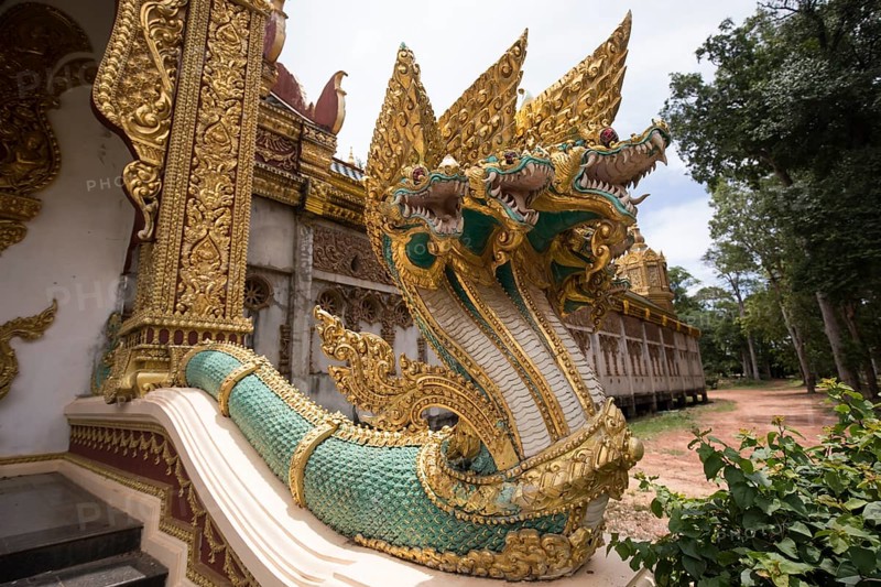 Dragon heads at the entrance of the temple complex Sri Chai Mongkol Grand Pagoda