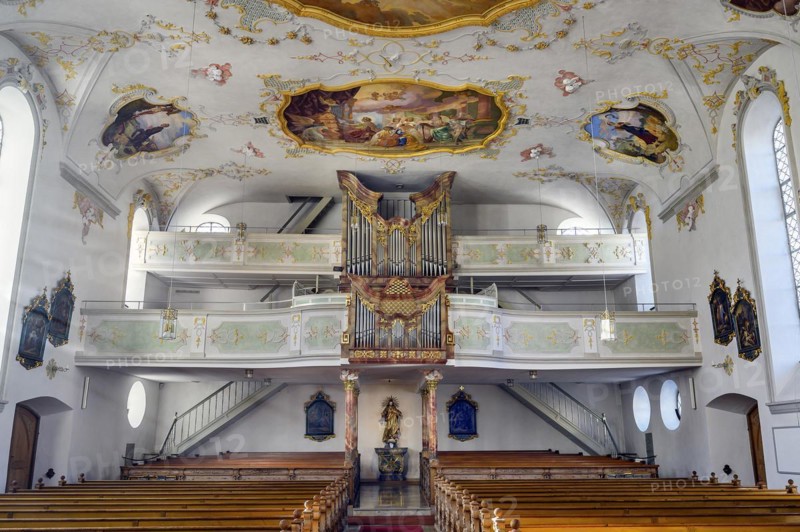 Organ gallery with ceiling frescoes