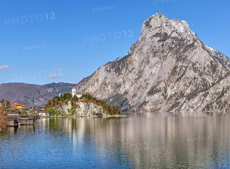 Johannesberg Chapel at Lake Lake Traun in fine weather