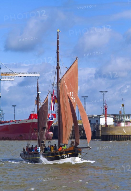Herring lugger HF 244 on the river Weser