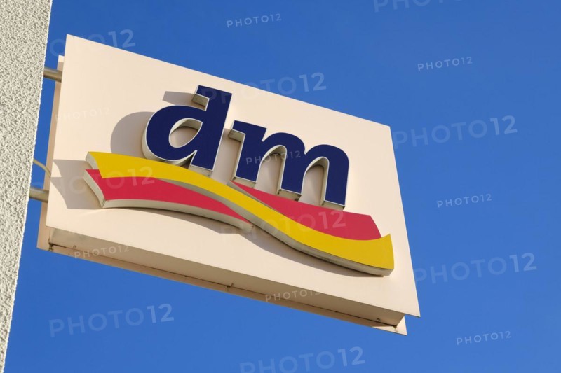Sign and logo dm