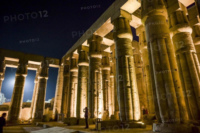 Pronaos portico