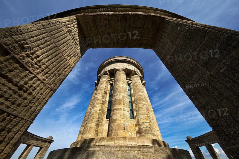 Burschenschaftsdenkmal mit Saeulenumgang