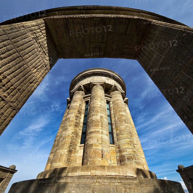Burschenschaftsdenkmal mit Saeulenumgang