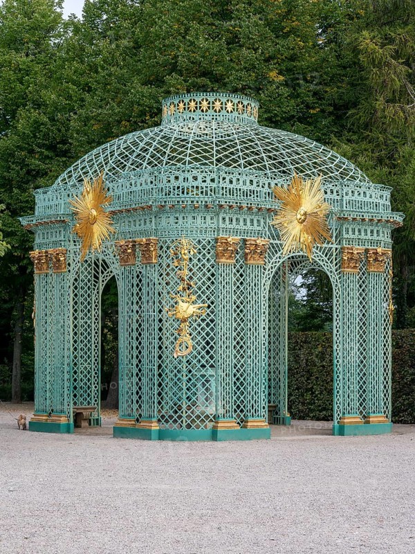Golden Sun Lattice Pavilion next to Sanssouci Palace