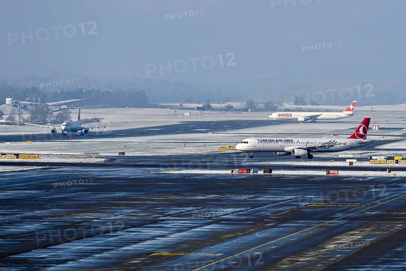 Airport grounds Aircraft Turkish Airlines and Swiss