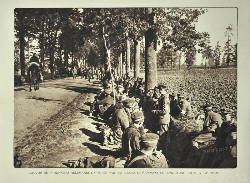 Convoy with German prisoners resting along road in Flanders during the First World War
