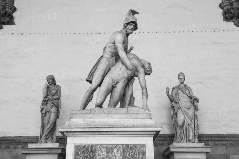 Menelaus supporting the body of Patroclus