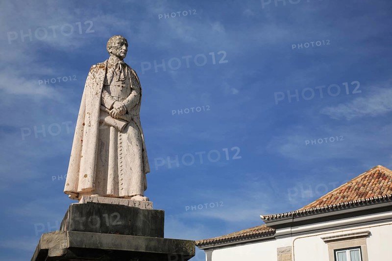 Statue of Dom Francisco Gomes de Avelar in front of the bishop's residence