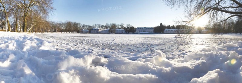 Benrath Castle in the snow