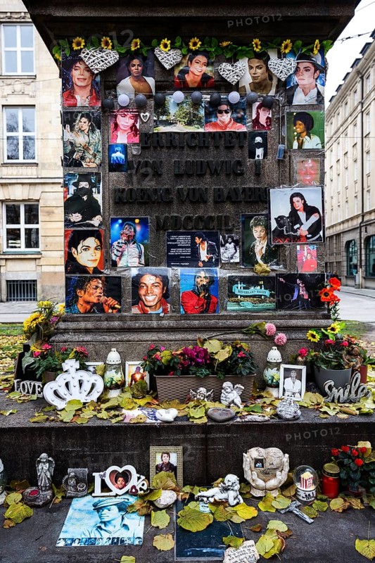 Memorial of Michael Jackson at the monument of Orlando di Lasso