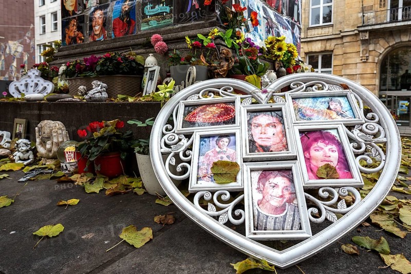 Memorial of Michael Jackson at the monument of Orlando di Lasso