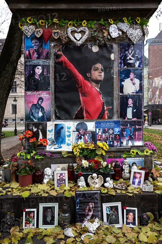 Memorial of Michael Jackson at the monument of Orlando di Lasso