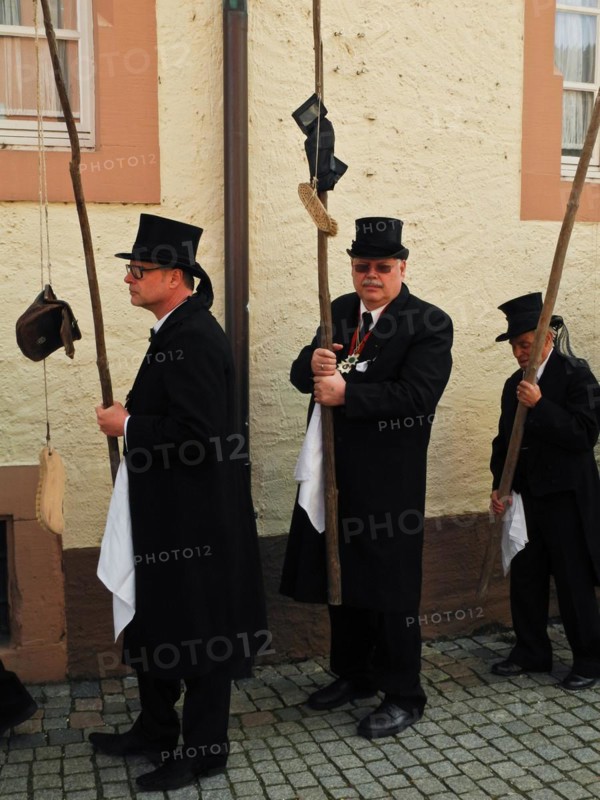 Parade to the purse laundering