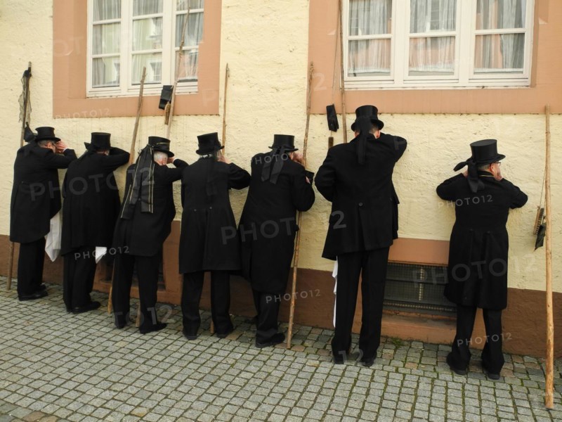 Parade to the purse laundering