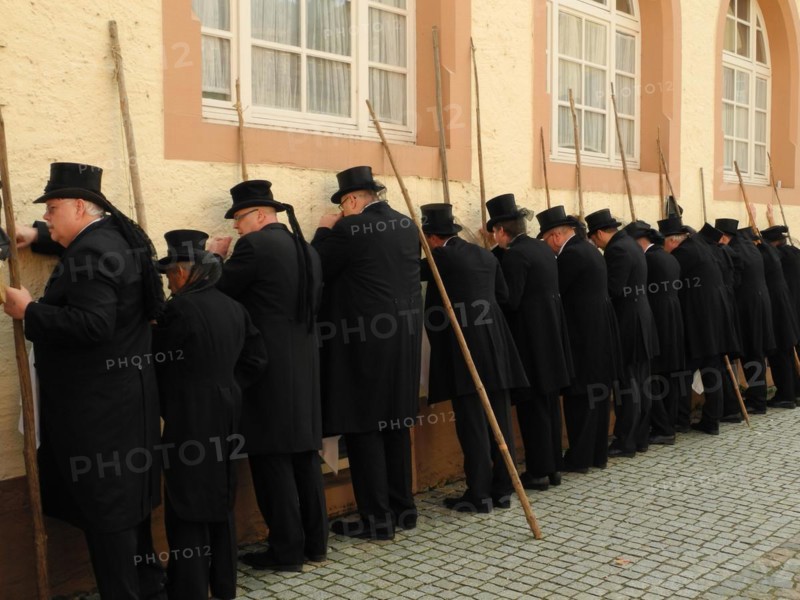 Parade to the purse laundering