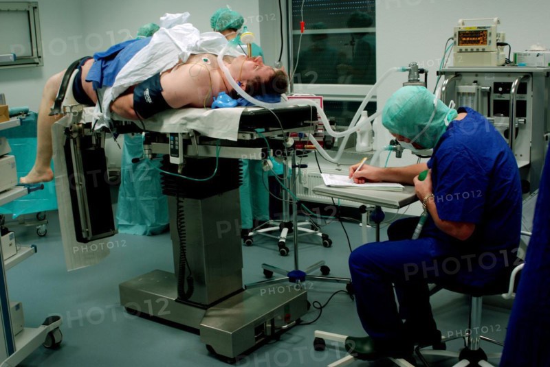 A patient is operated on the cruciate ligament as an outpatient