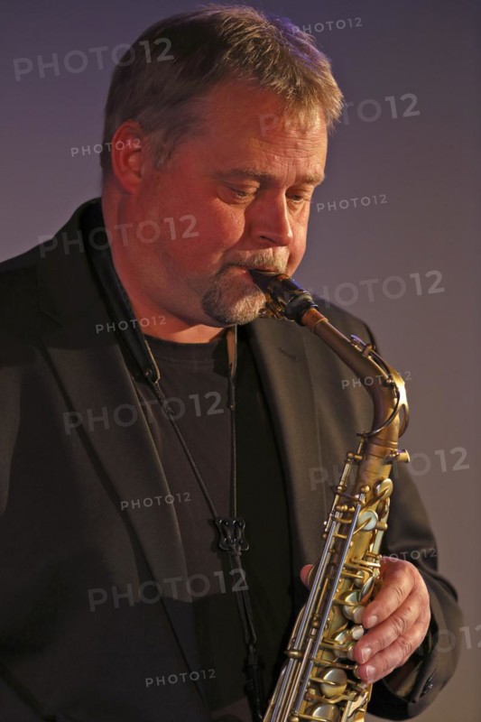 Jazz saxophonist Bendix Maeder from the Gerold Heitbaum Quartet in concert