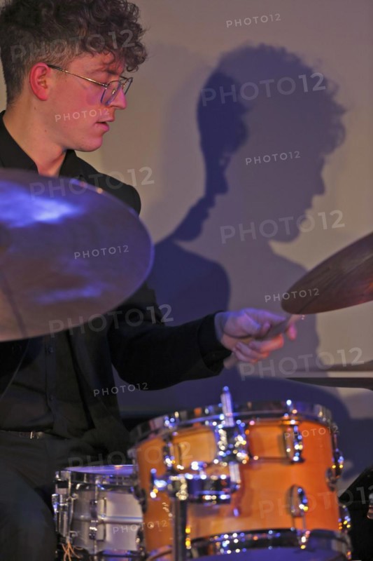 Jazz drummer Lucas Rauch from the Gerold Heitbaum Quartet in concert