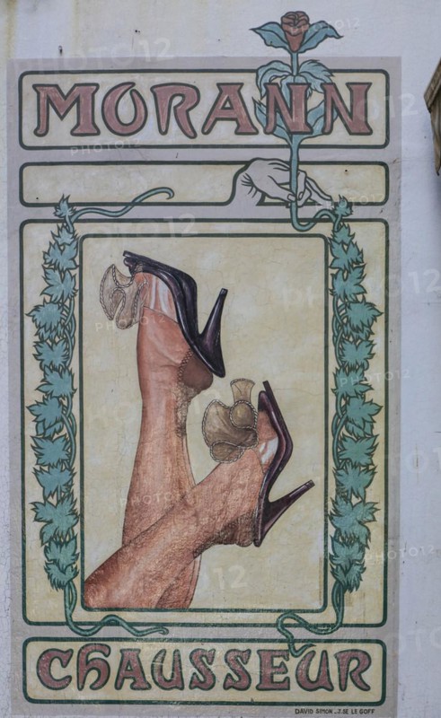 Painted logo Art Nouveau shoe shop on a house facade