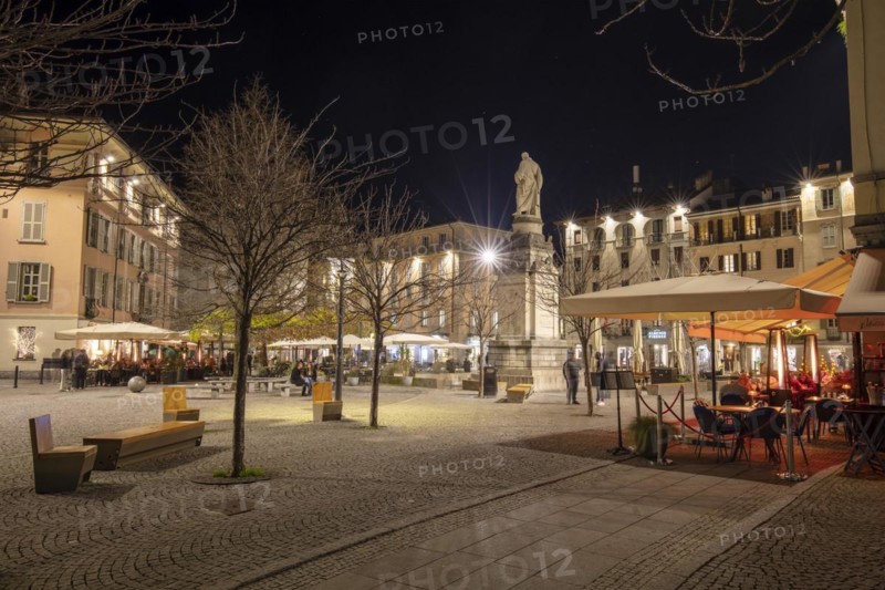 Piazza and Statua di Alessandro Volta