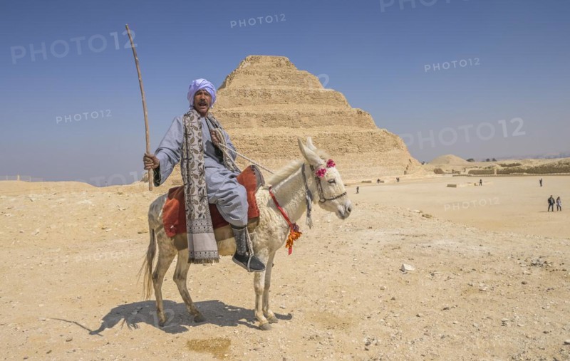 Rider offers himself as a photo motif for money