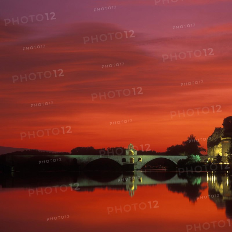 Pont St-Benetzet at sunrise