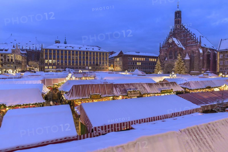 Winter Christkindlesmarkt with the Church of Our Lady on the right