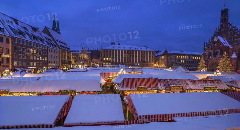 Winter Christkindlesmarkt with the Church of Our Lady on the right