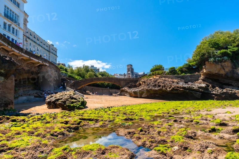 Low tide at the Roca de Basta bridge on Biarritz beach