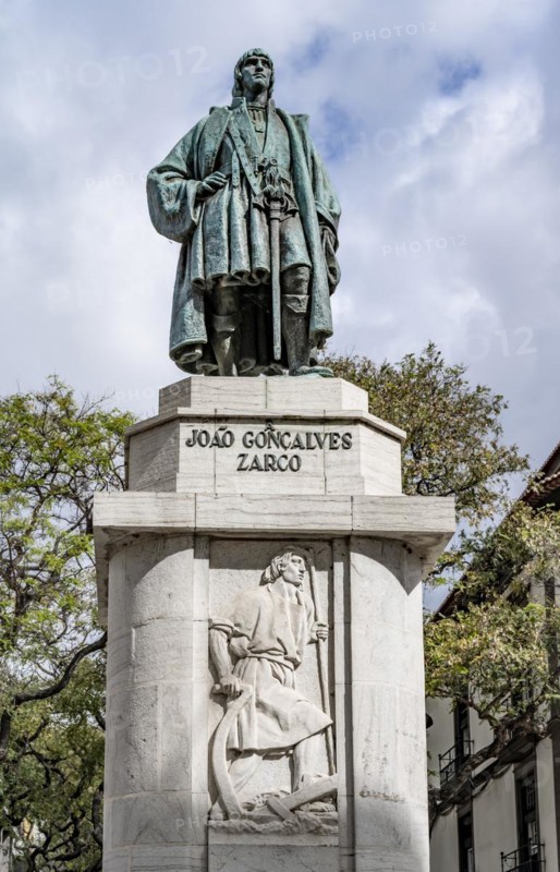 Statue at the Banco de Portugal