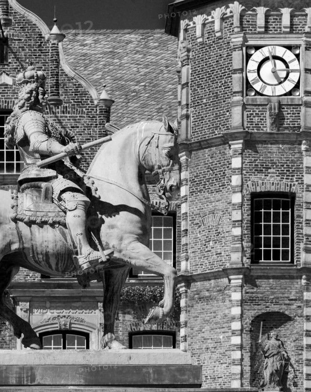 Jan Wellem equestrian statue in front of the town hall