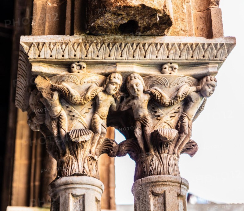 Cloister with 228 differently designed double columns