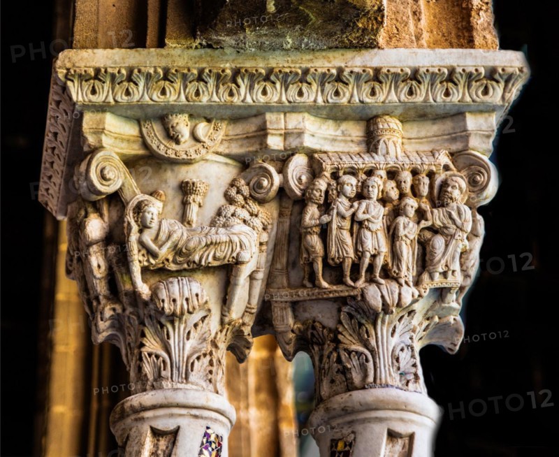 Cloister with 228 differently designed double columns