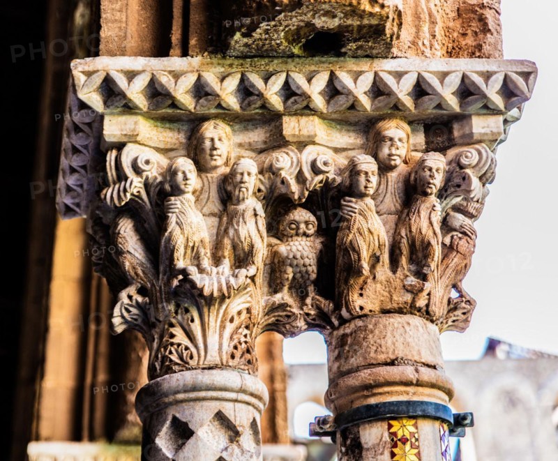 Cloister with 228 differently designed double columns