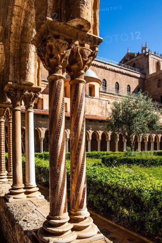 Cloister with 228 differently designed double columns