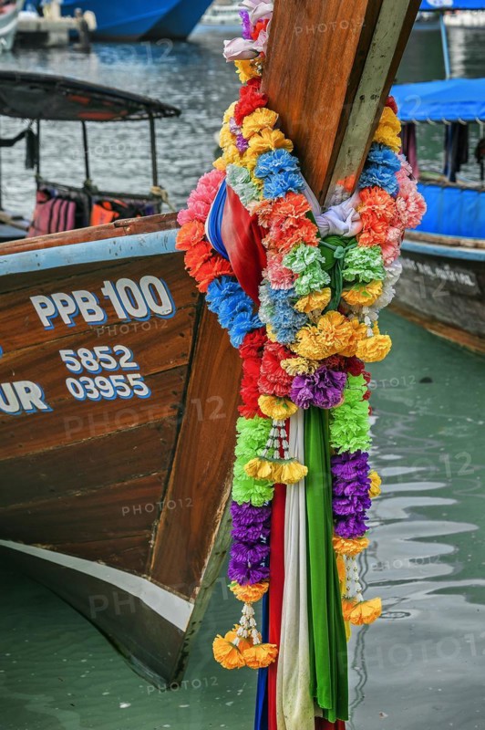 Nit artificial flower garlands wreathed bow