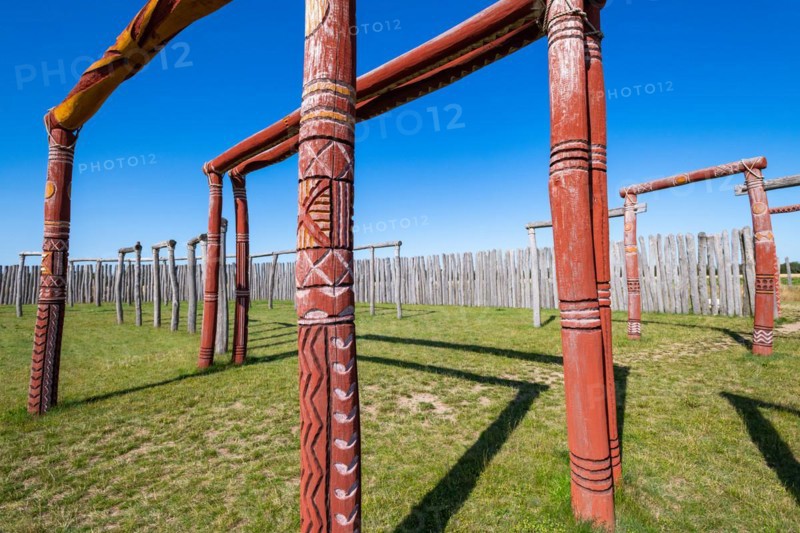 Wooden posts and palisades in the circular ditch Ringheiligtum Poemmelte