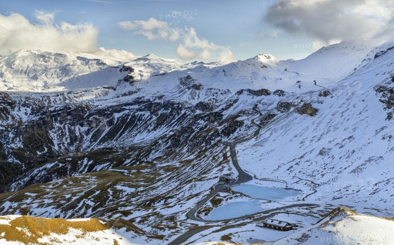 Fuscher Lacke with mountain panorama in late autumn
