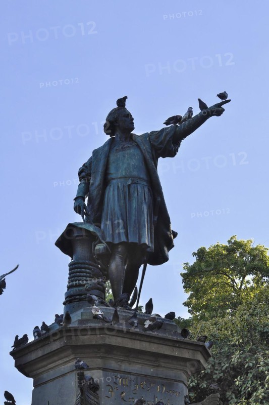 Plaza Colon with Columbus Monument with Doves