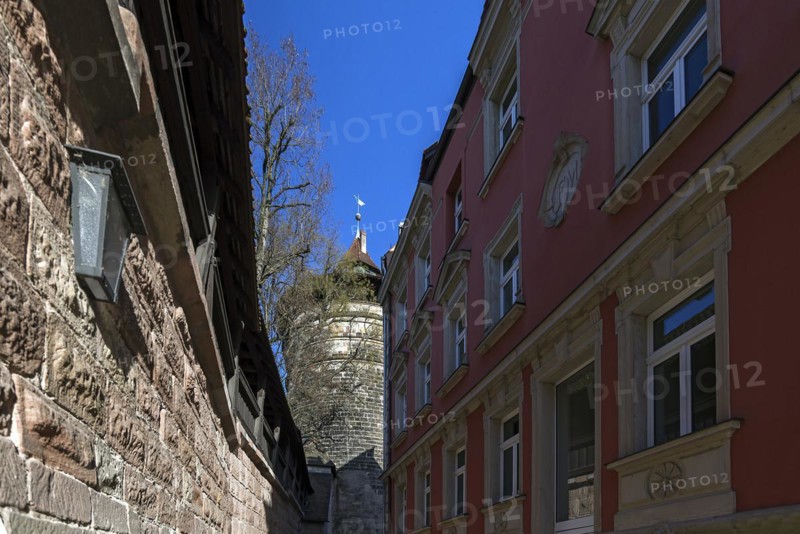Neutor wall with tower